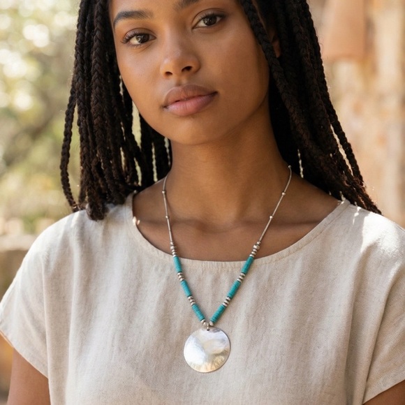 Jewelry - Turquoise beaded Silver Disc Pendant Necklace. PERFECT FOR SUMMER☀️☀️☀️
